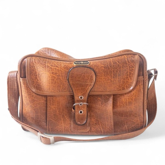 wide bodies Other - Vintage Leather Messenger Bag
